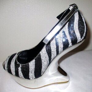 *BRAND NEW*  UNIQUE ELEGANT SEXY🦓BLACK WHITE ZEBRA SEQUIN WITH SILVER BOTTOM